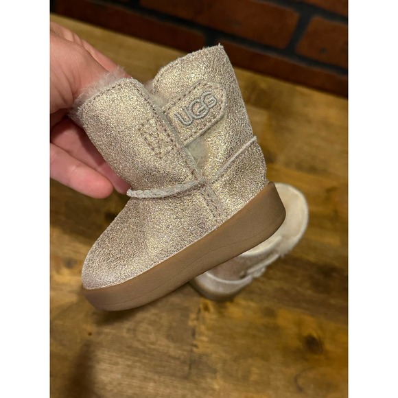 Ugg Keelan Rose Gold Metallic Baby Ugg Boots Size 0/1 - Picture 4 of 8